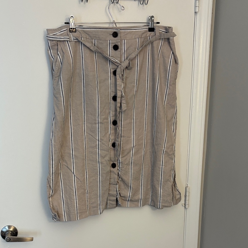 Banana Republic Beige Striped Pencil Skirt